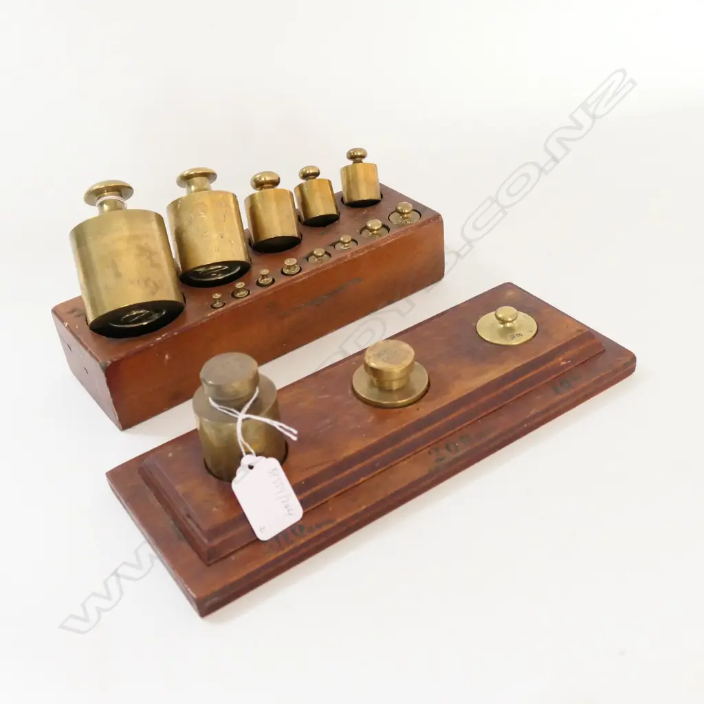 2 LOTS OF BRASS WEIGHTS IN WOODEN BLOCK RACKS Image 1++